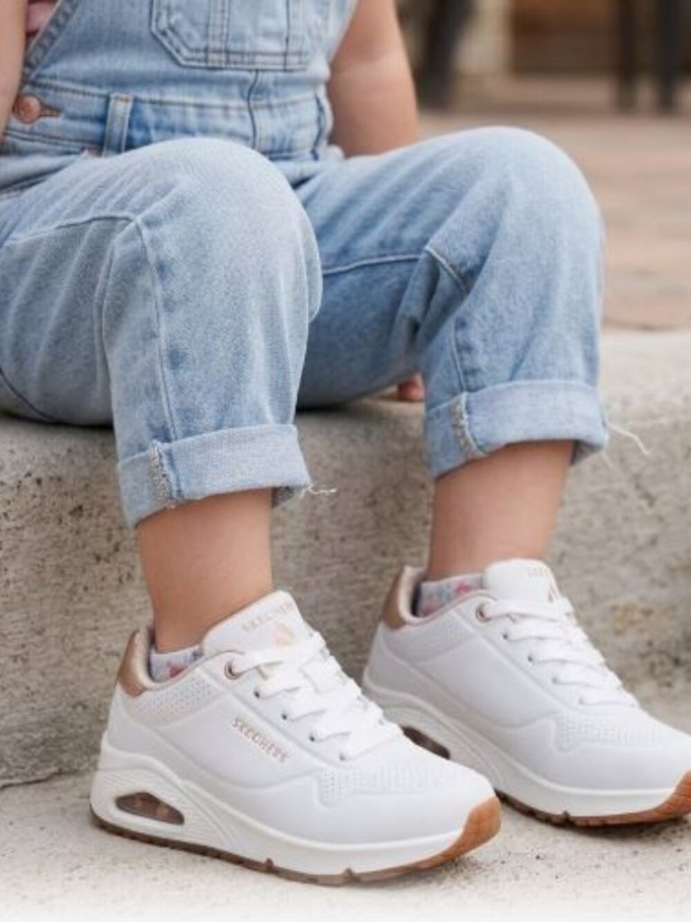Skechers Street Kids Size 11 UNO Gen1 Shimmer Away White